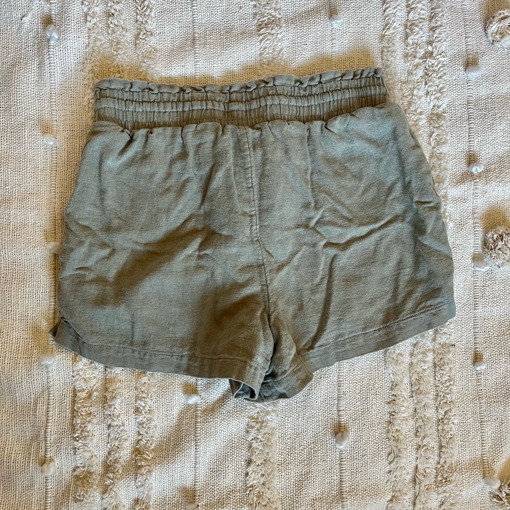 Abercrombie and Fitch olive green shorts - Picture 3 of 6